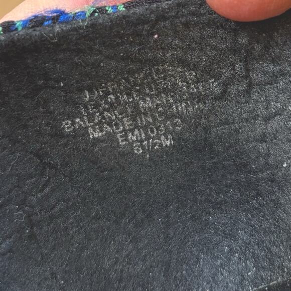 Elegant Black and Multicolor Embroidered Heels - Picture 5 of 10